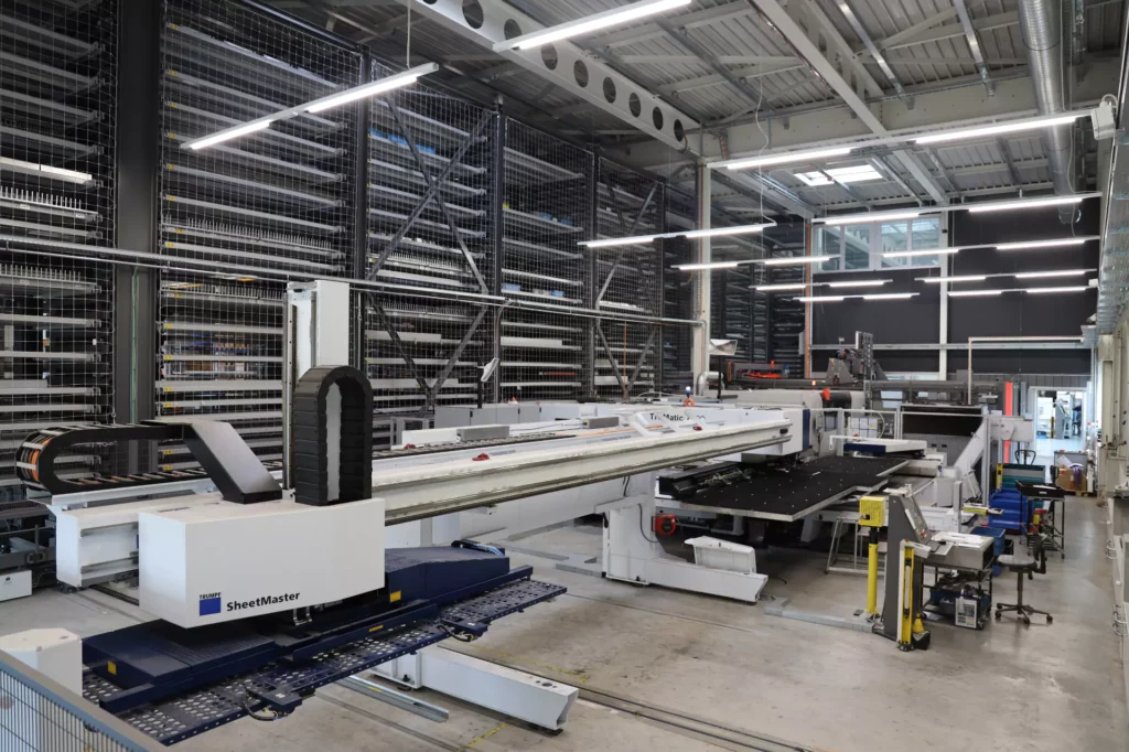 Stoppani Metal Systems AG - Blechbearbeitung - Stanz-Laser-Kombi